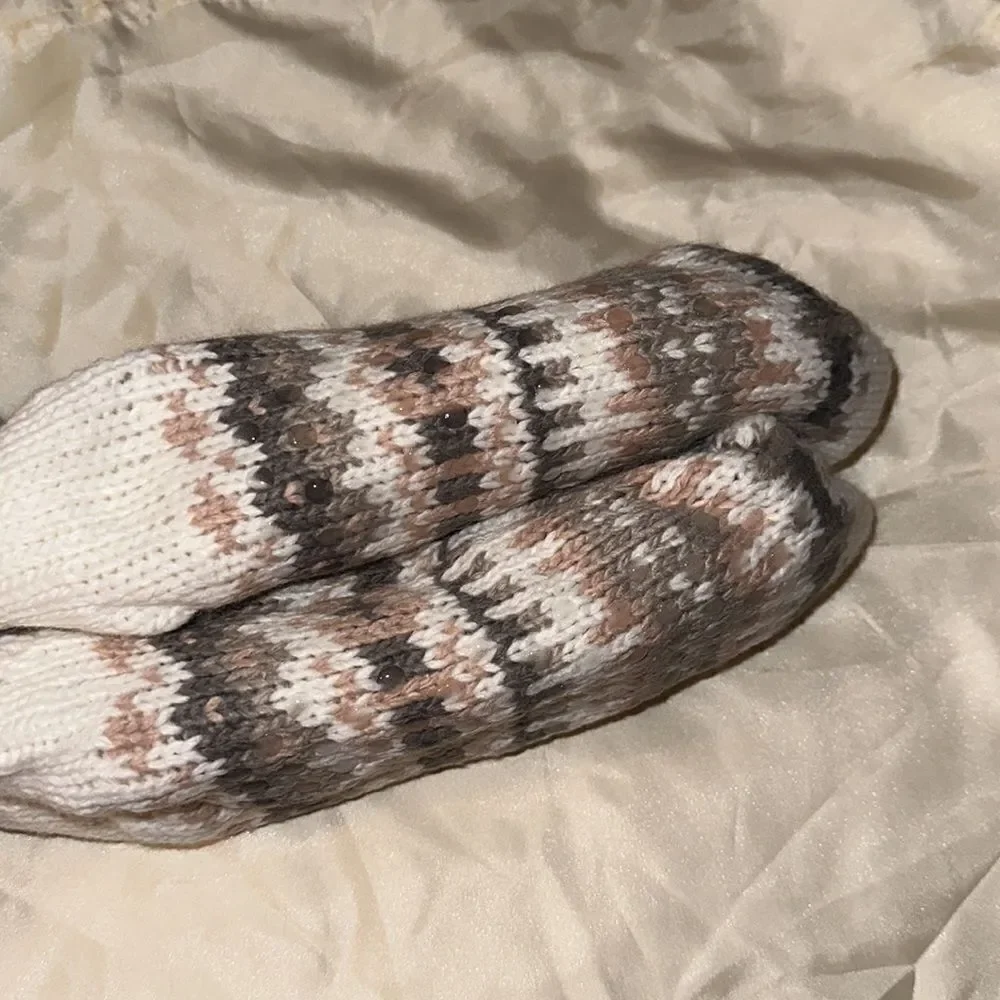 Joy size 4-10 Knit Ivory Pink Gray Sherpa Lined Non-Slip Botties